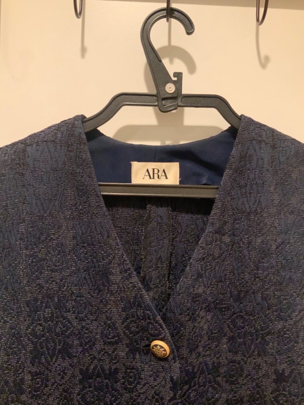 Woman jacket - Picture 2 of 4